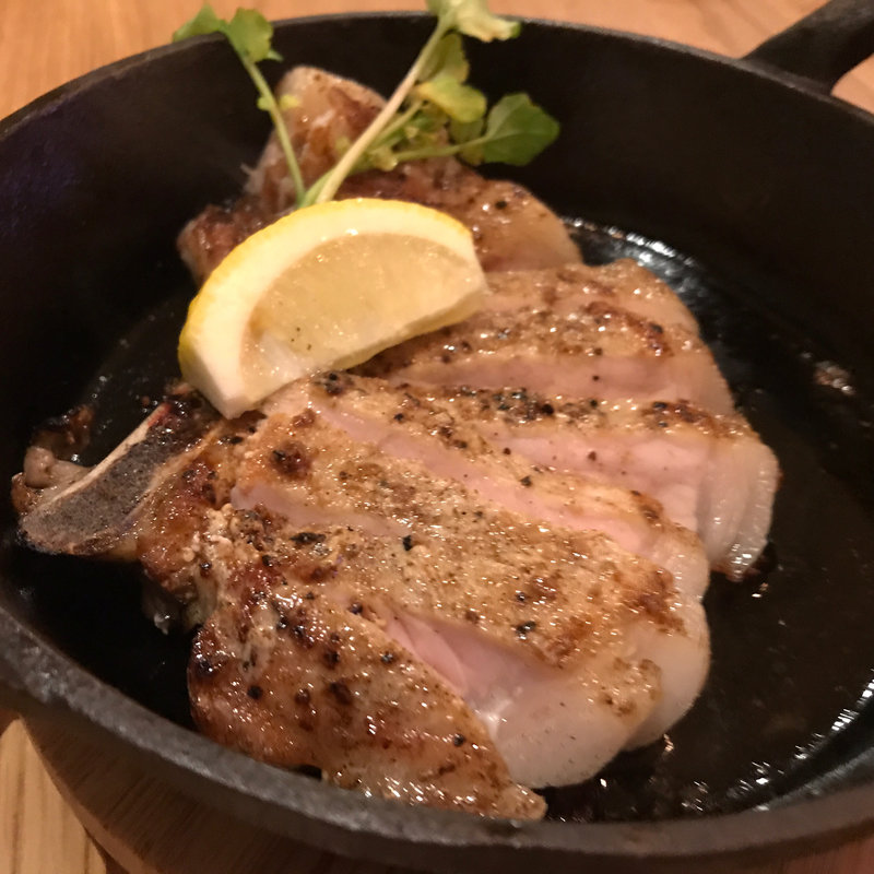 骨付愛しい瞼（糸島豚）のロースステーキ(肉バル ノダニク)