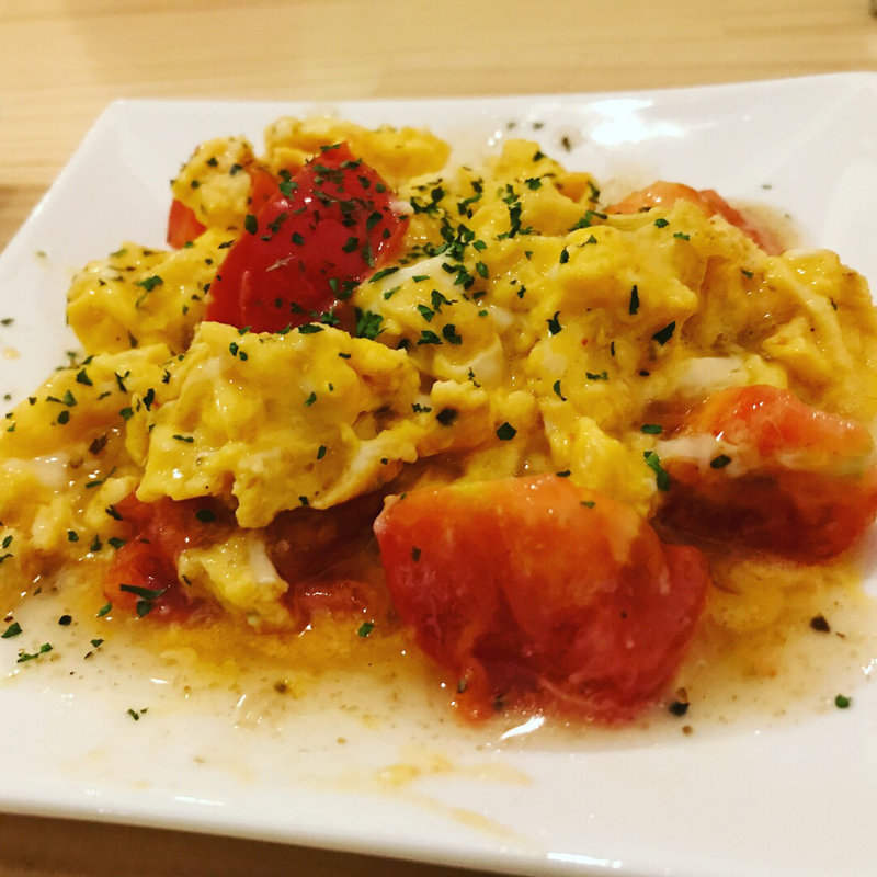 トマトと卵の塩炒め(85cafe（ハコカフェ）)