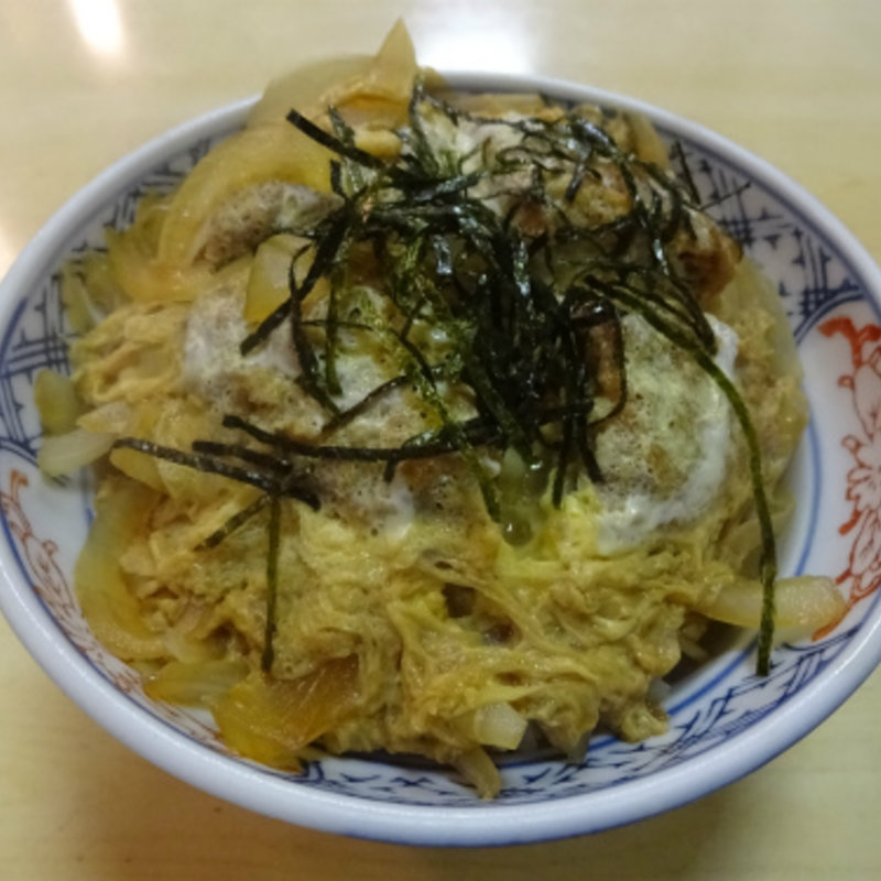 メンチ丼(かんだ食堂 （かんだしょくどう）)