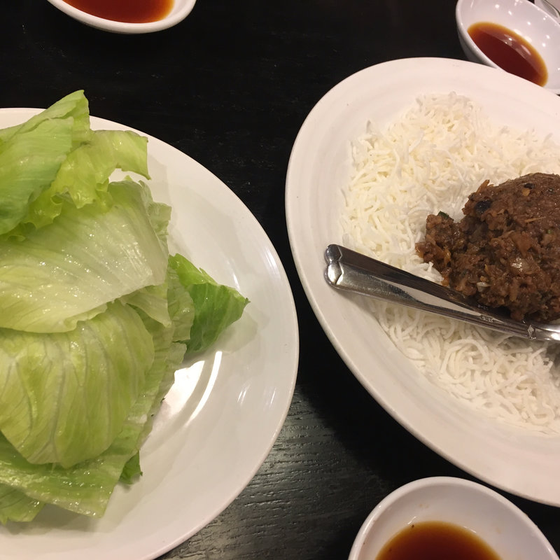 牛ひき肉のレタス包み(中国料理 大幸)