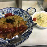 ドライカレーチキンカツ乗せ(宮崎市中央卸売市場内いなり食堂)