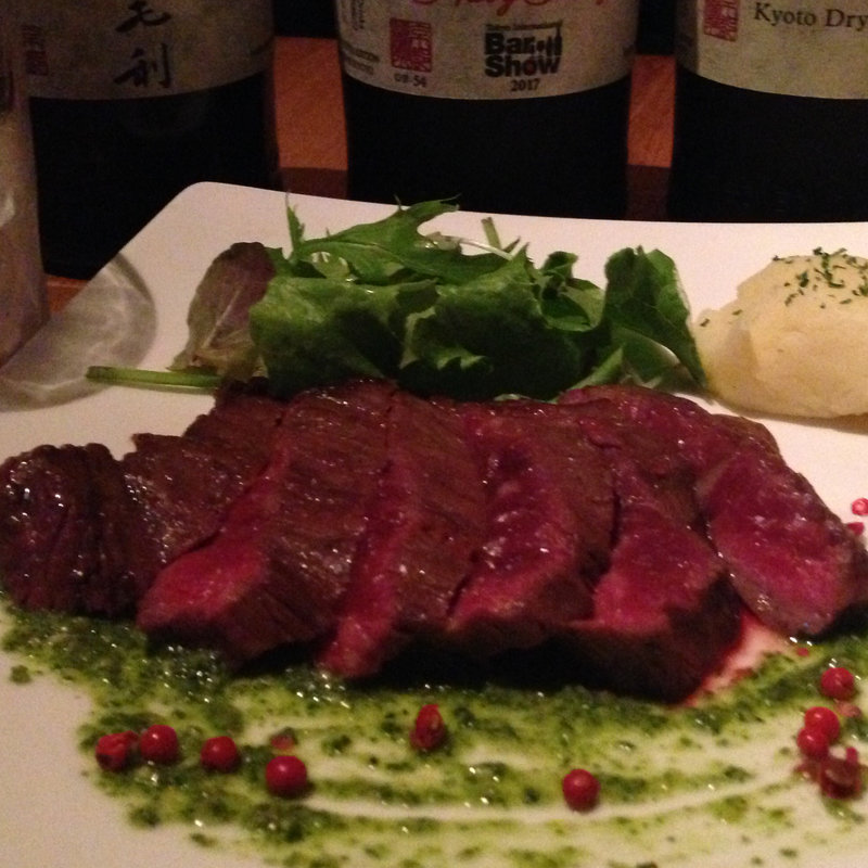 牛肉のステーキバルサミコソース(COCKTAIL WORKS 上野)