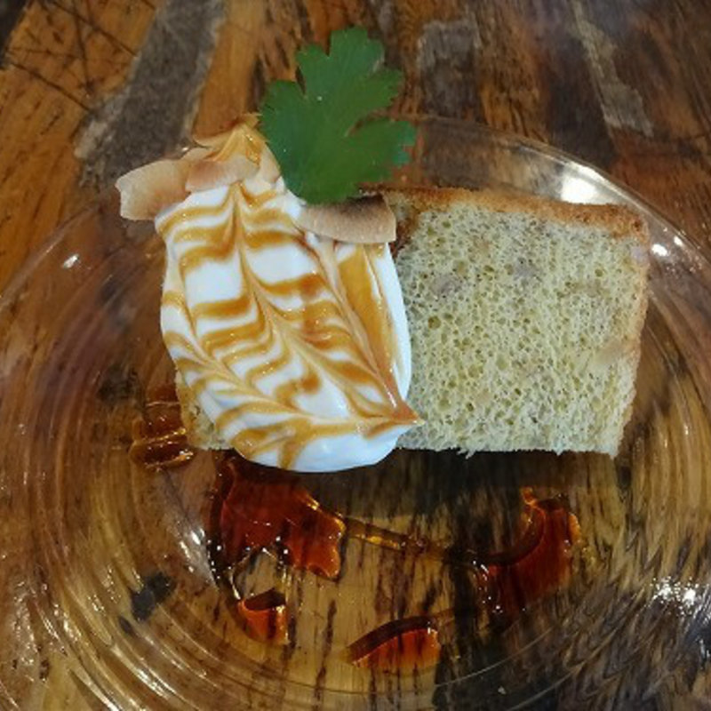 バナナとナッツのシフォンケーキ(パクチー屋プラス Cafe)