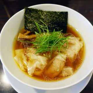 トロトロ食感がクセになる大阪府で味わうワンタン麺