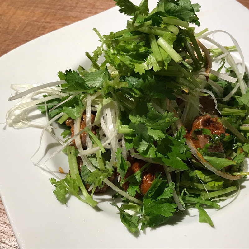 砂肝のスパイシー炒め パクチーon(GOGOパクチー)