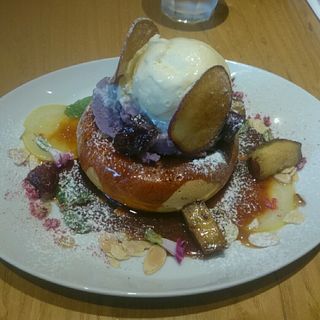 紫芋とリコッタチーズムースのパンケーキ(デイビット・マイヤーズ カフェ （DAVID MYERS CAFE）)