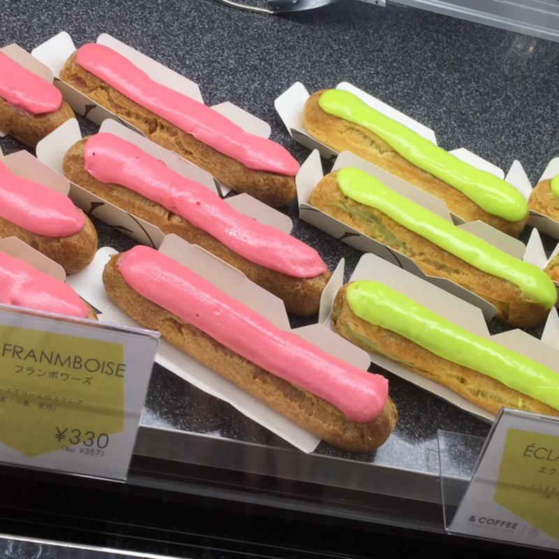フランボワーズ エクレア&ピスタチオ エクレア(アンドコーヒー メゾンカイザー (＆COFFEE MAISON KAYSER))