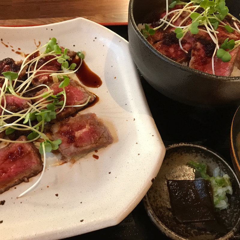 ローストビーフ風丼 ダブル(珍竹林なんば店)