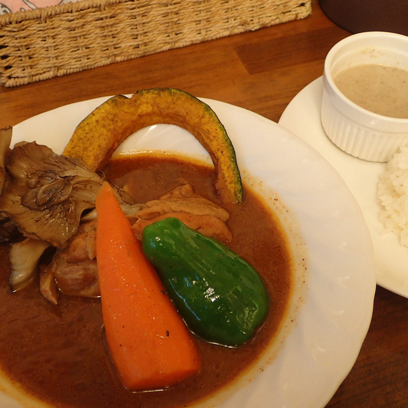 「秋野菜カレー♡三種のきのこポタージュ添え」 (スープカレー カムイ本店)