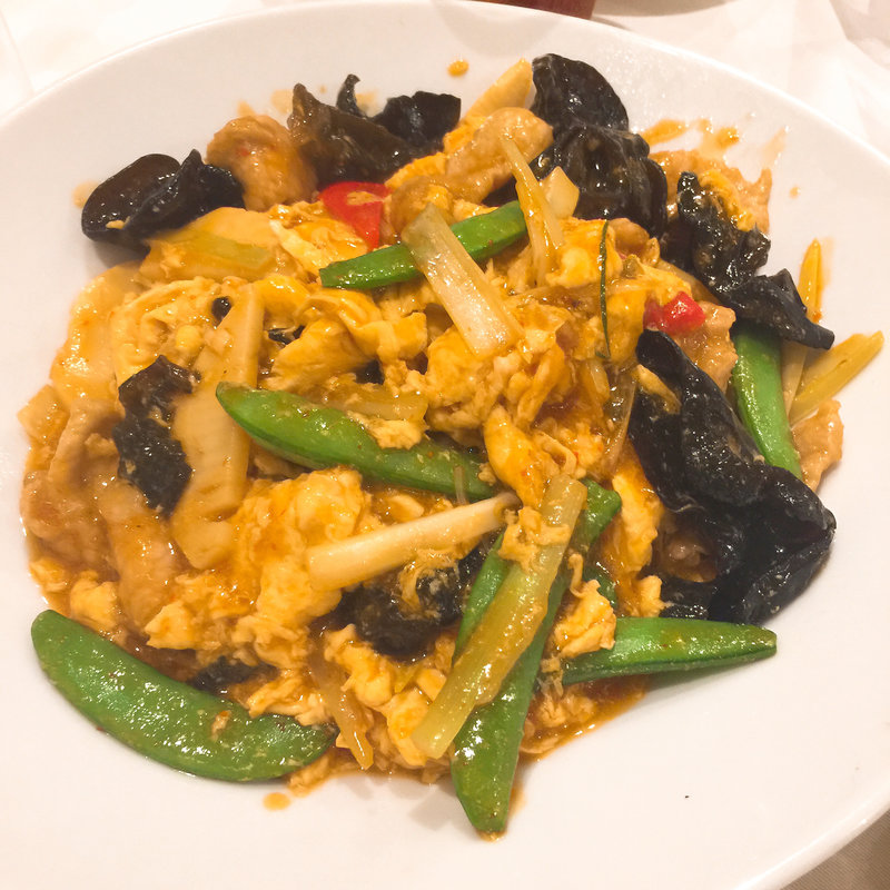 豚肉とキクラゲの玉子炒め(頤和園 溜池山王店 （イワエン）)