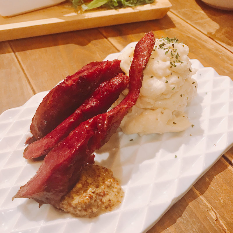 アンチョビポテト フィンガービーフのせ(グリルド エイジング・ビーフ )