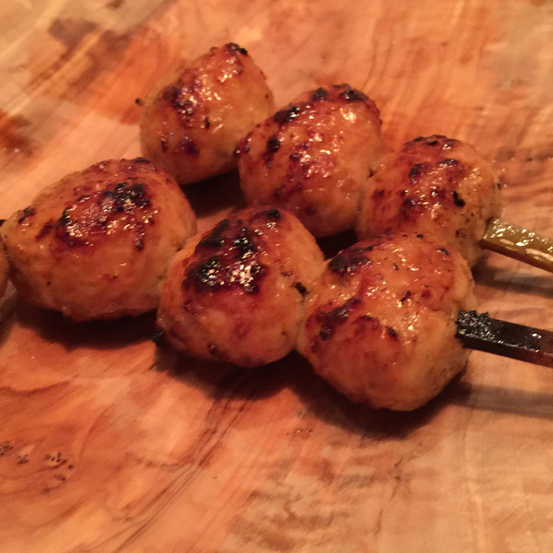 自家製の『つくね』は肉厚でジューシー！(おん鶏 )