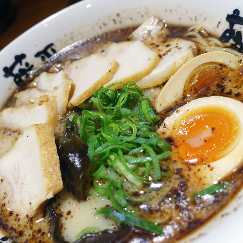 チャーシュー麵+味玉(らー麺 藤平 堂島店)