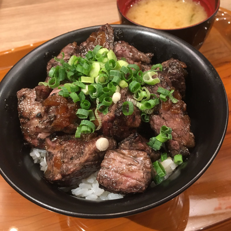 ステーキ丼(味噌汁付き)(きわみや ごはん 福岡パルコ店 )