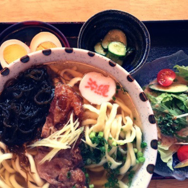 ソーキそばのセット(沖縄ダイニング　な美ら （【旧店名　うつくしま 沖縄】）)