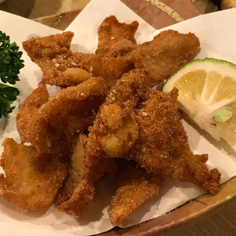 鳥皮のカリカリチップ(すもうキッチン 佐賀昇)