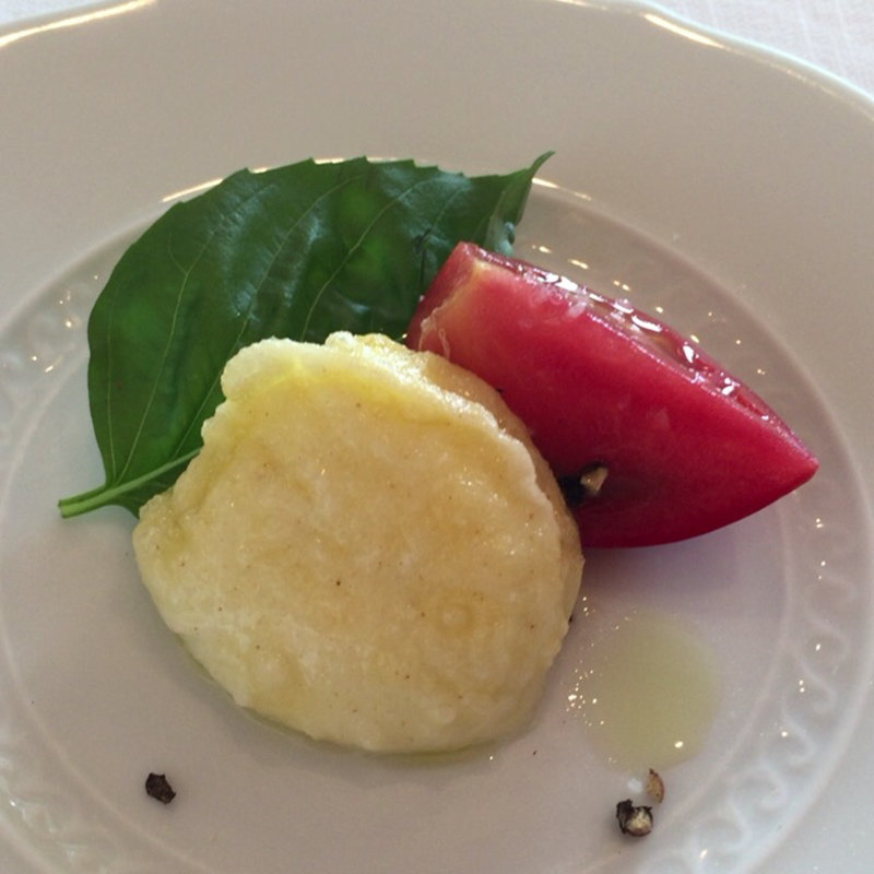 余市産トマトとモッツァレラのフライ(Sala Amabile)