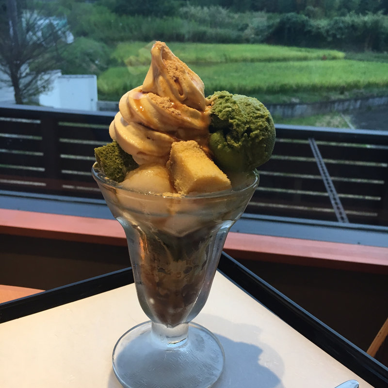 抹茶パフェ(飛鳥彩瑠璃の丘 天極堂テラス )