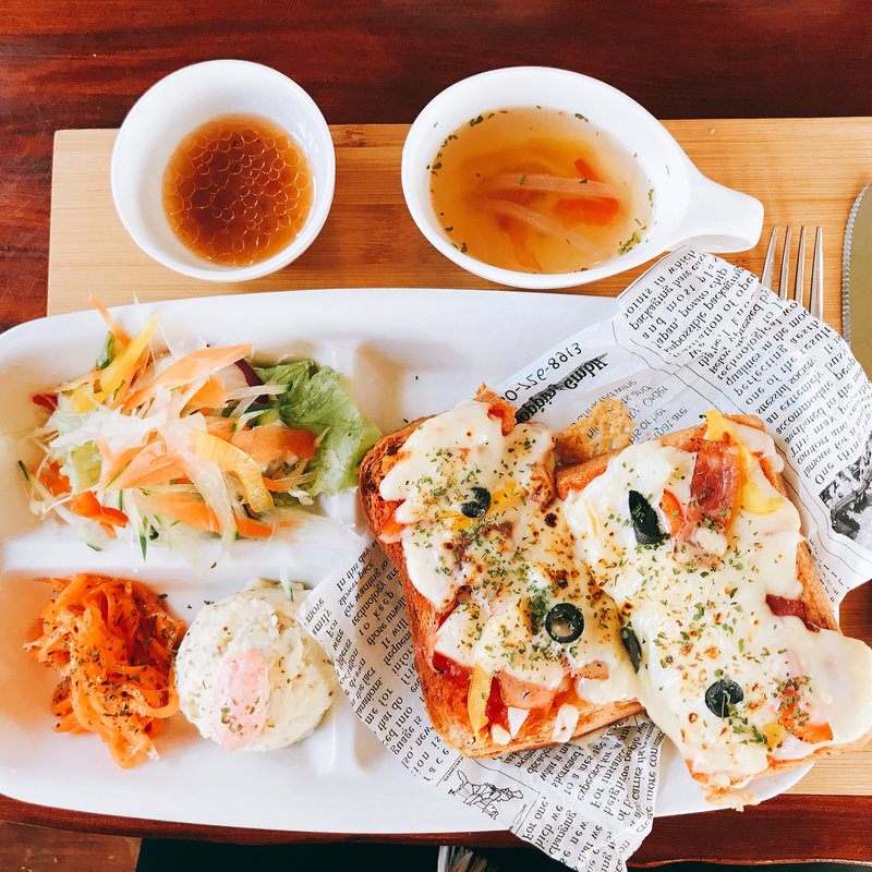 ピザトースト(西表の少年)