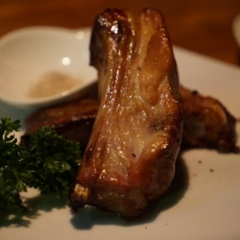 特製スペアリブのオーブン焼き(燻製料理専門店 燻煙SmokeDining 新宿御苑前 )