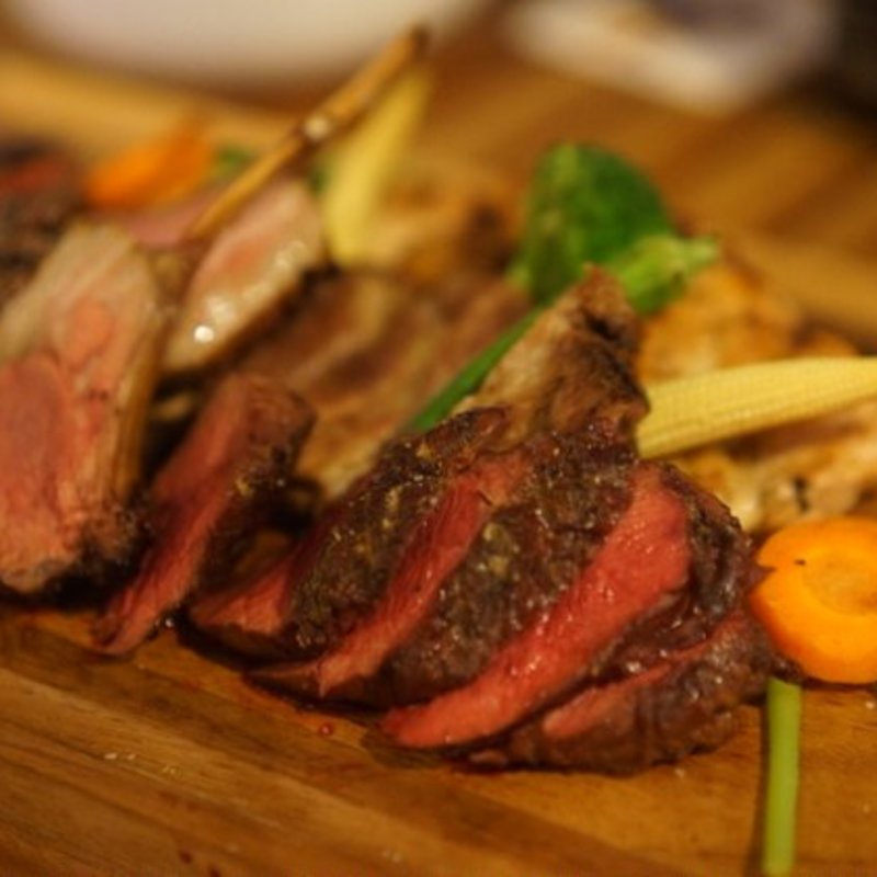 シェフ厳選のお任せ肉のグリル盛り合わせ5種(ウルビアマン 秋葉原)