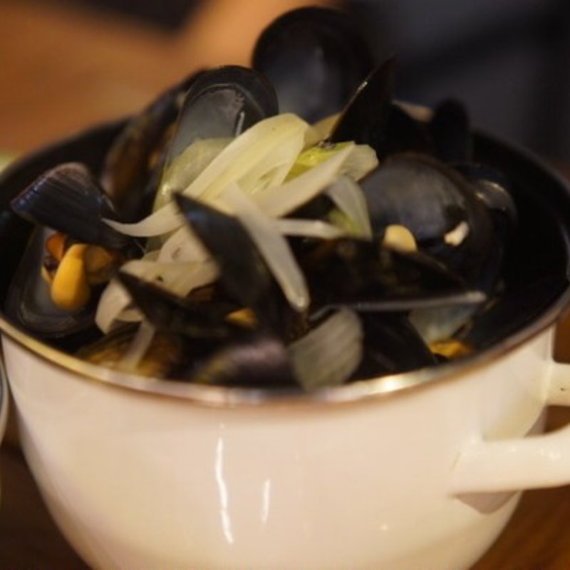 石巻産ムール貝のバケツ蒸し(ウルビアマン 秋葉原)