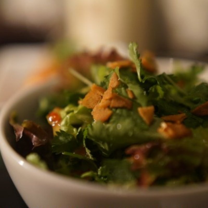 パクチーたっぷりタイ風サラダ(焼肉×バル マルウシミート 銀座2丁目店)