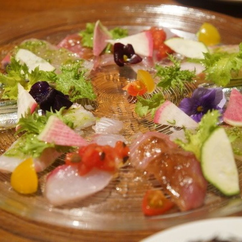 鮮魚のカルパッチョ5種盛り合わせ(630円/人)(ペッシェ・パッパーレ・イタリア 恵比寿)