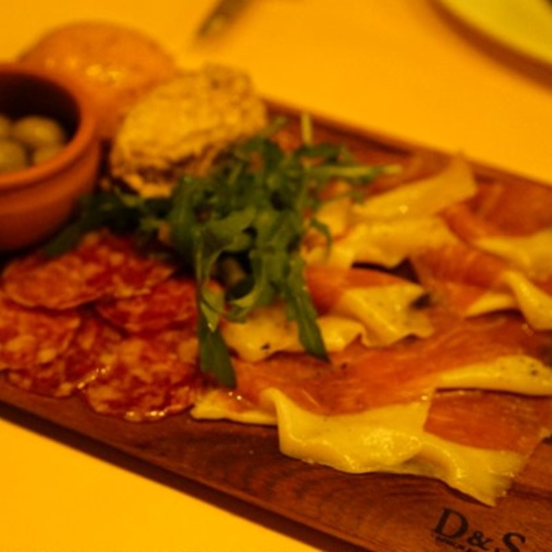 シャリュキュトリーの盛り合わせ(Aux Délices de Dodine 東京ミッドタウン八重洲店)