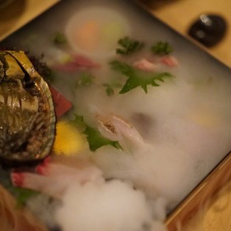 その日仕入れた新鮮な魚を堪能できる『旬魚7種盛り』(俺の魚を食ってみろ!! 神田分店 )