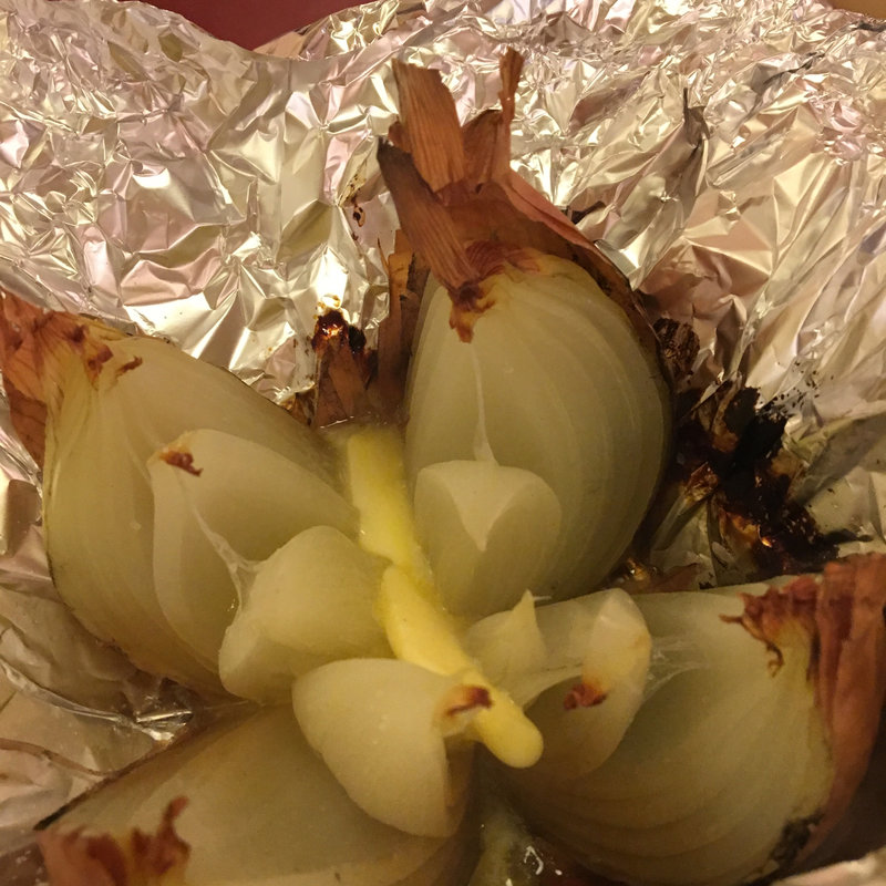 丸ごと玉ねぎの薪窯焼き(ピッツェリア ルミーノ （Lumino）)