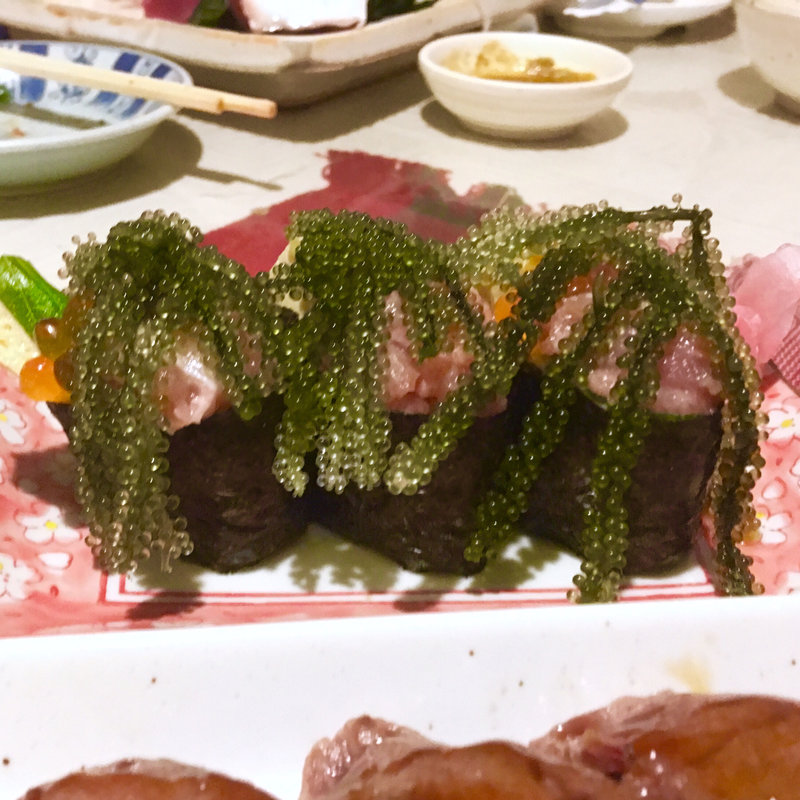 まぐろと海ぶどうの軍艦巻き(ひとし 本店 )