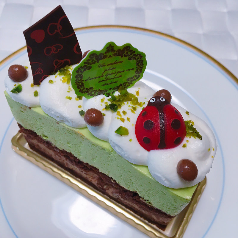 ピスタチオとミルクチョコケーキ(パティスリーメルキュール )
