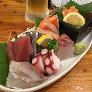 魚鮮刺身盛り合わせ(魚鮮本店 （ウオセンホンテン）)