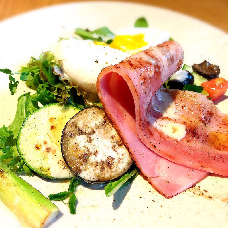 グリル野菜とベーコンエッグサラダスモール(LATTE GRAPHIC 自由が丘店)