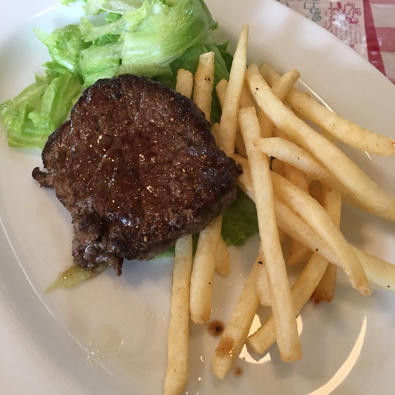 ロム ステーク(牛ランプ肉のステーキ)(ボンジュール食堂)