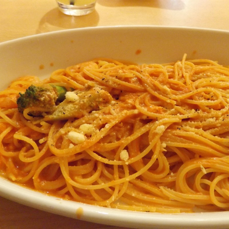 赤海老とスモークサーモンのトマトソース(海老バル )