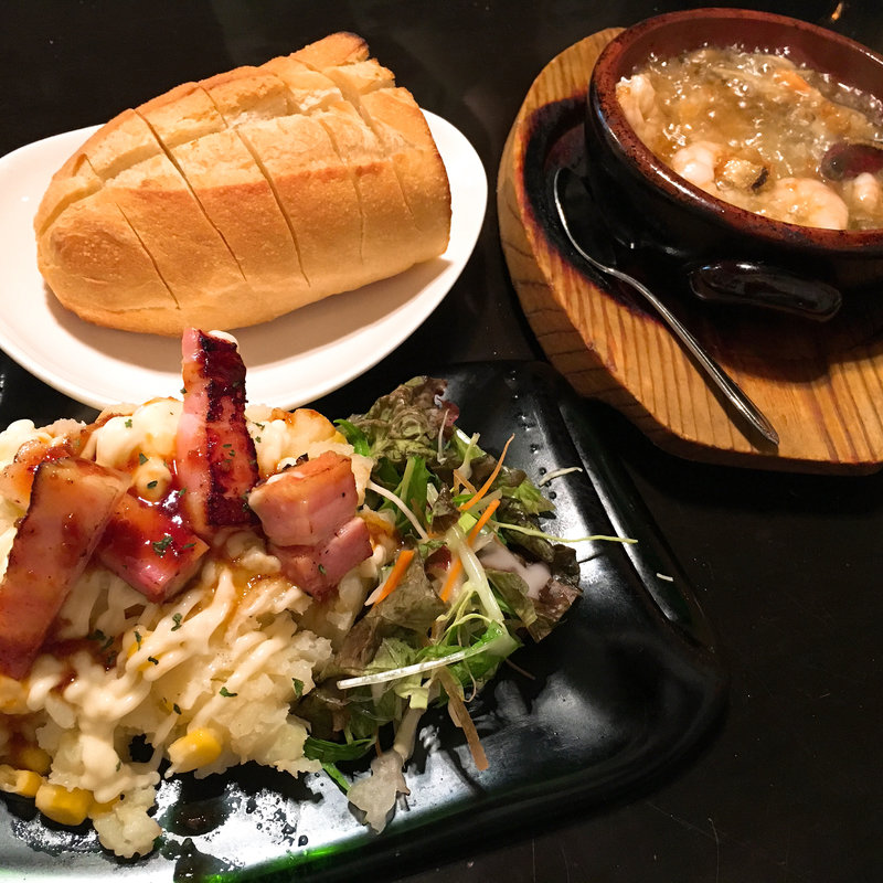 HOTなポテトサラダ&海老と木の子のアヒージョ(チャラリン )