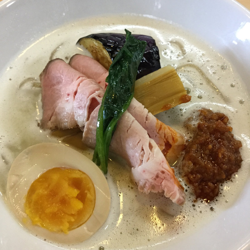 煮干し香る泡ポタージュ白湯(ガチ麺道場 )