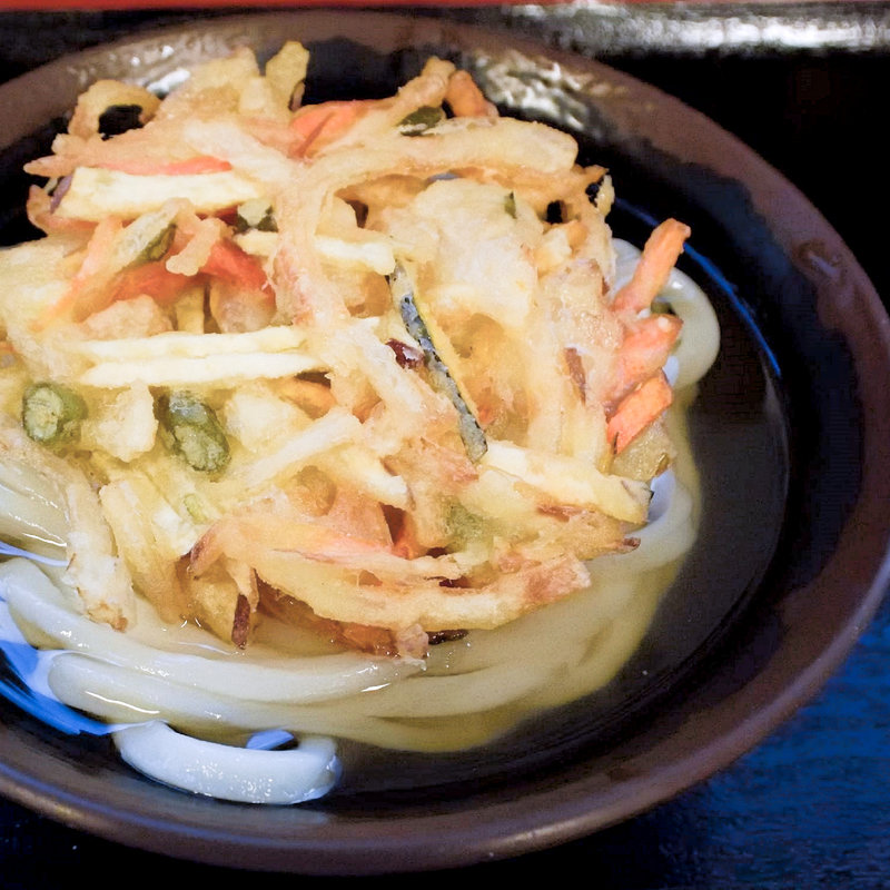 かけそのまま+かき揚げ(手打十段 うどんバカ一代)
