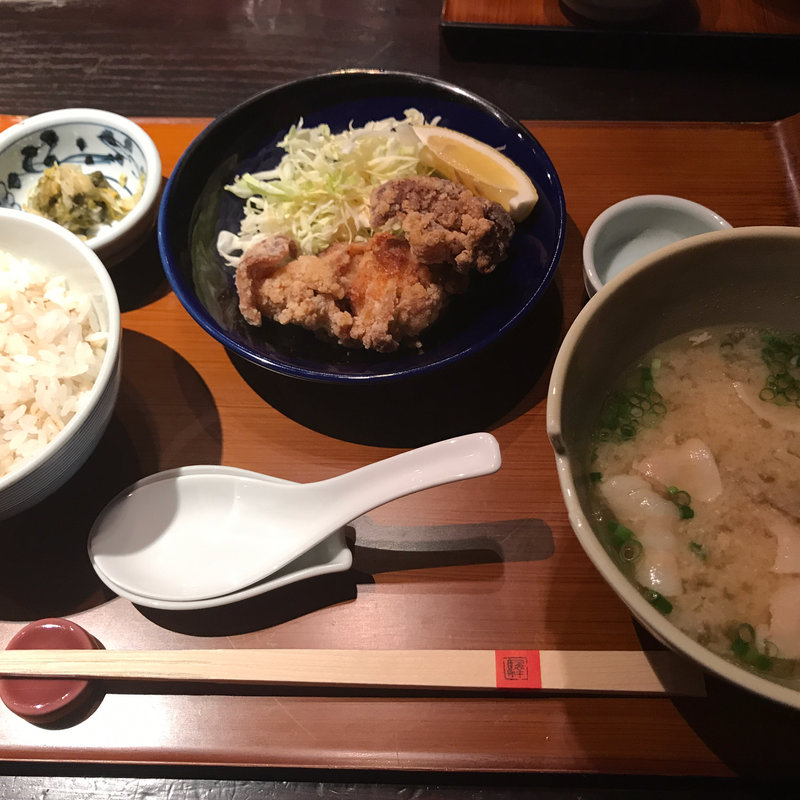 麓鶏の唐揚げと豚汁定食(赤坂うまや)