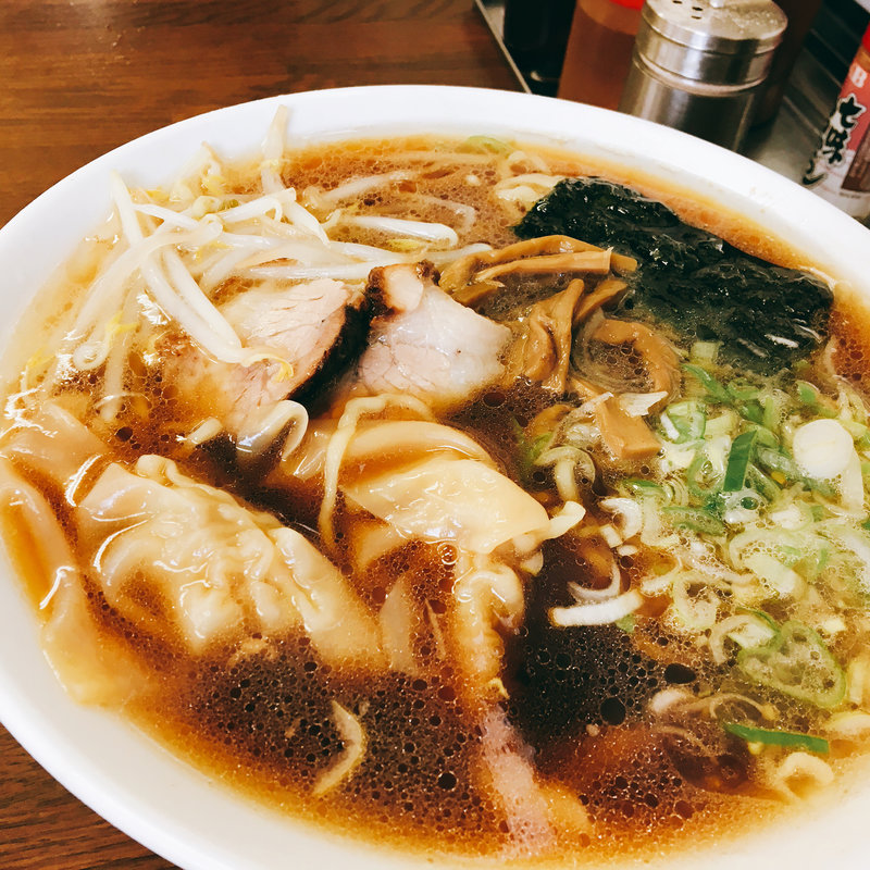 ワンタン麺(三憩園)