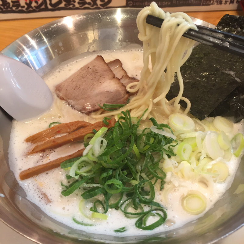 とんこつしおラーメン(らーめん 麺虎 )
