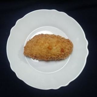 北本トマトカレーパン(キミドリ)