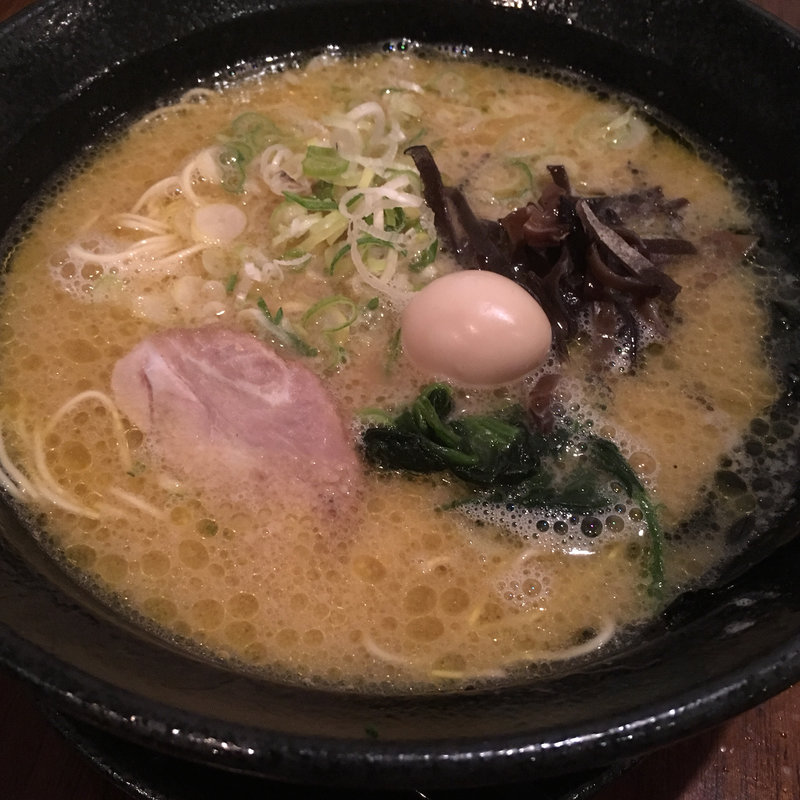 豚骨醤油らーめん(らーめん酒場 八十一(やそいち))