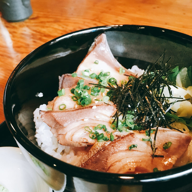 ぶり炙り丼(魚まみれ眞吉 原宿店)