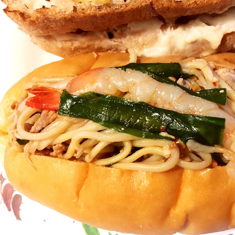 タイ風焼きそばパン(ルート271 梅田本店)