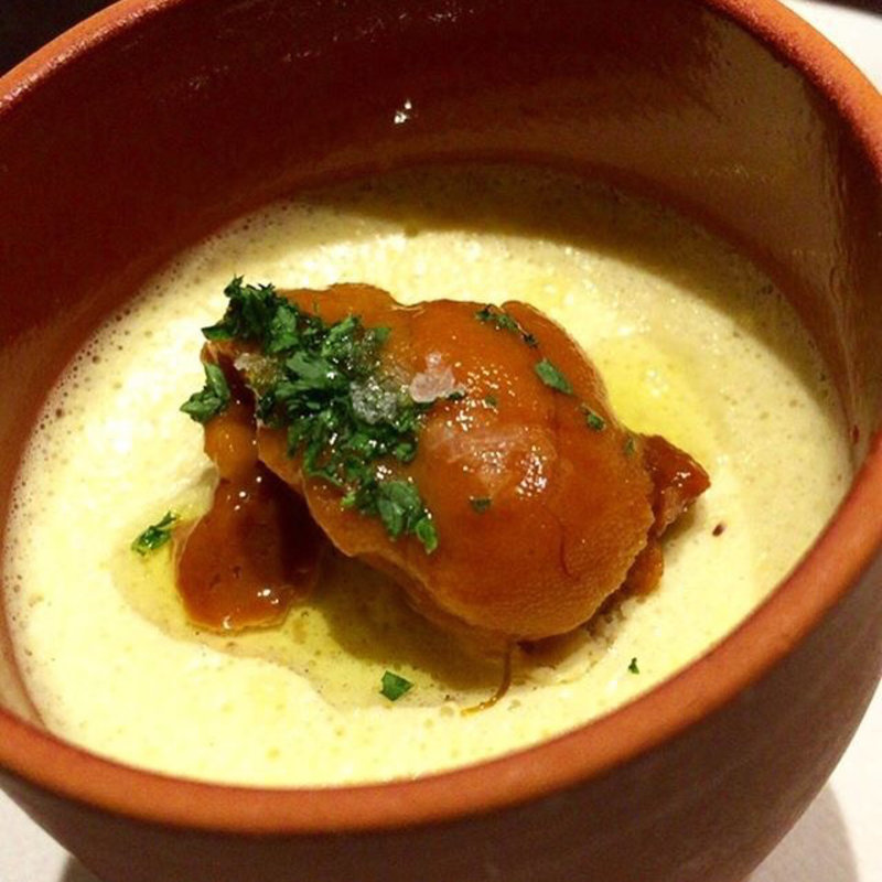 トウモロコシのムースと生ウニ(フレンチ ビストロ AU GAMIN DE TOKIO 恵比寿)