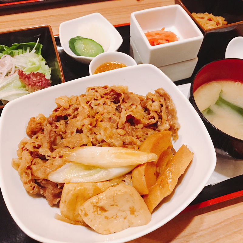 国産牛のすき焼き風牛丼(ごっつ食べなはれ 渋谷店)