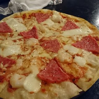 サラミとエビのピザ(ピザ＆レストラン 宝島)